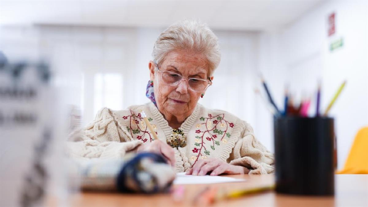 Comunidad de Madrid regulará la Red de Envejecimiento Activo y el Consejo de Personas Mayores
