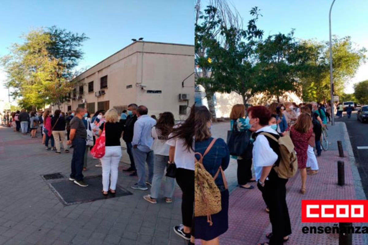 El IES Virgen de La Paloma ha registrado largas colas en las que no era posible mantener la distancia de seguridad