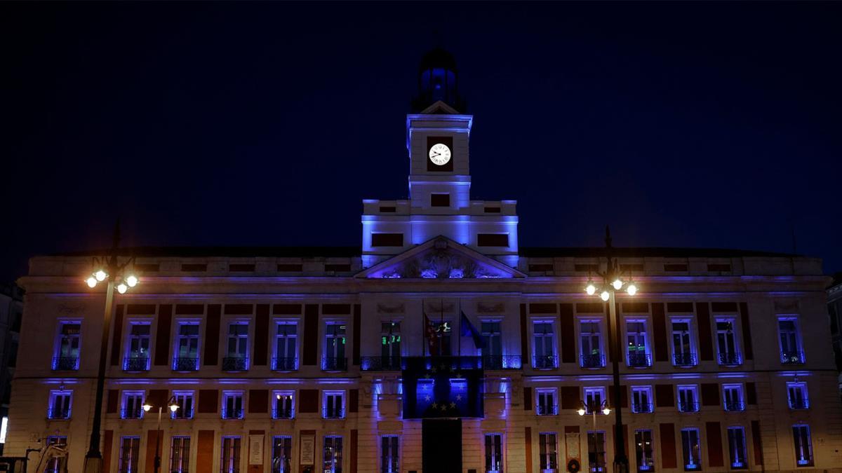 
Hasta el día 9, la Real Casa de Correos se iluminará de azul

