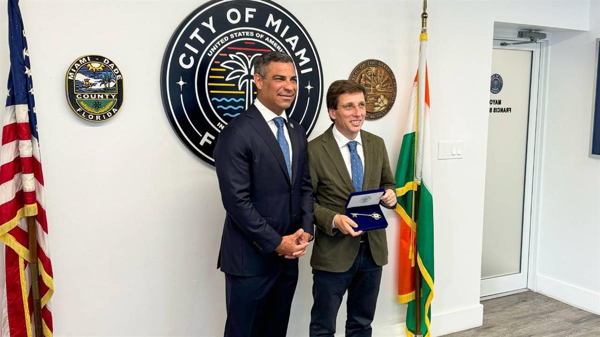 El alcalde de la capital se reúne con el regidor de Miami, Francis Suárez, para hablar de Fórmula 1 y NFL