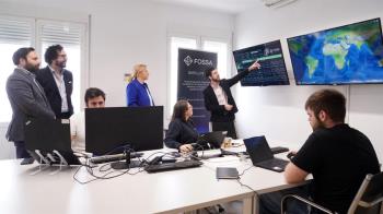 La vicealcaldesa subraya la apuesta por la innovación espacial durante su visita a FOSSA System