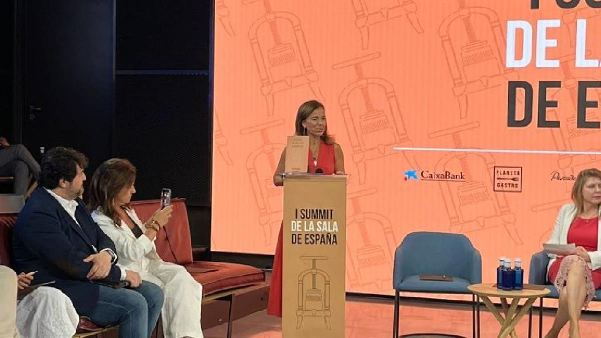 La concejala delegada de Turismo ha dado la bienvenida a los participantes en el I Summit de la Sala de España celebrado en Madrid
