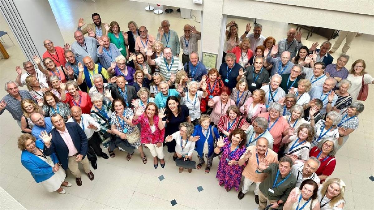 Las personas voluntarias en el Centro de Mayores han recibido un carnet que acredita su dedicación y trabajo desinteresados 
