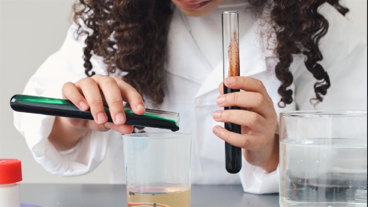 Investigadores del ISCIII llevan a cabo talleres y conferencias en los centros escolares de Primaria, Secundaria y Bachillerato