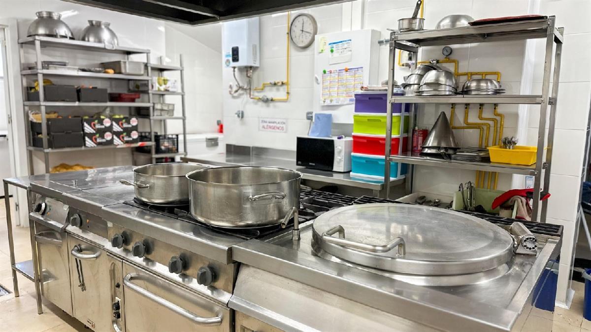 El Ayuntamiento ha dedicado más de 53.000€ en la nueva cocina del CEIP Rosalía de Castro 