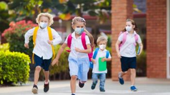 La Consejería de Sanidad ha establecido el fin de la mascarilla obligatoria en los centros educativos durante el recreo y las actividades al aire libre