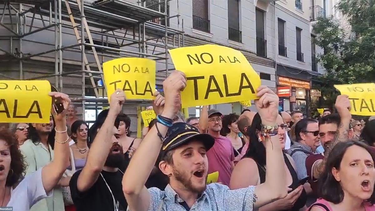 Vecinos de la capital se levantan contra la tala de árboles por la ampliación de la Línea 11