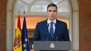 Más de 150 asociaciones convocan una protesta masiva para exigir la salida de Sánchez
