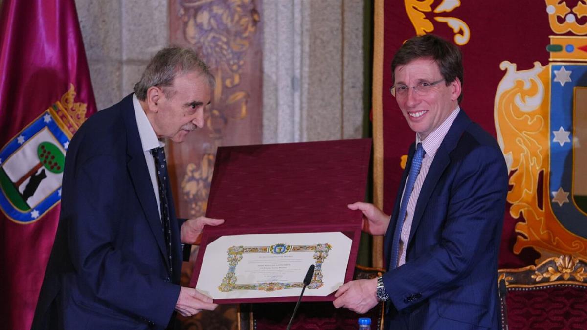 El escritor Manuel Longares se ha hecho con el galardón