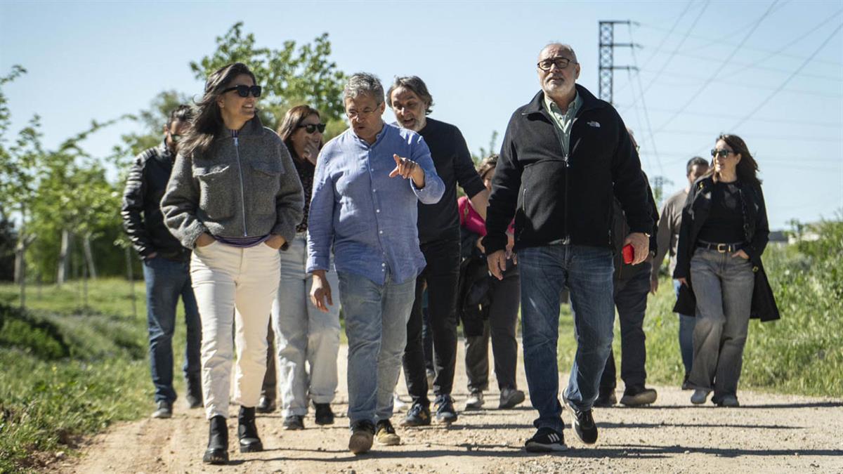 Manuela Bergerot, portavoz de MM en la Asamblea, visita el parque de la Alhóndiga. 