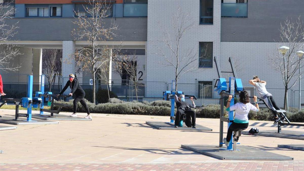 Tienen un código QR enlazado a un vídeo que explica la realización de los ejercicios