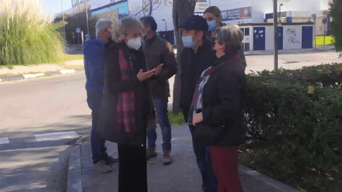 Para comprobar su estado y escuchar las demandas de los vecinos