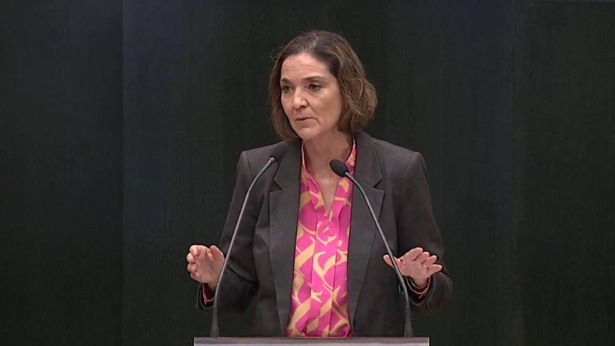 La portavoz del PSOE en la capital insiste en que "un alcalde no está para dividir a su ciudad, sino para coserla"