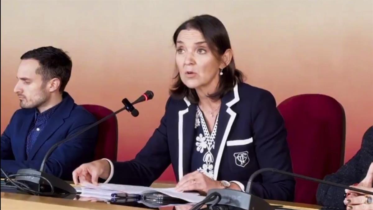 La portavoz del PSOE explica las propuestas de su grupo para el pleno