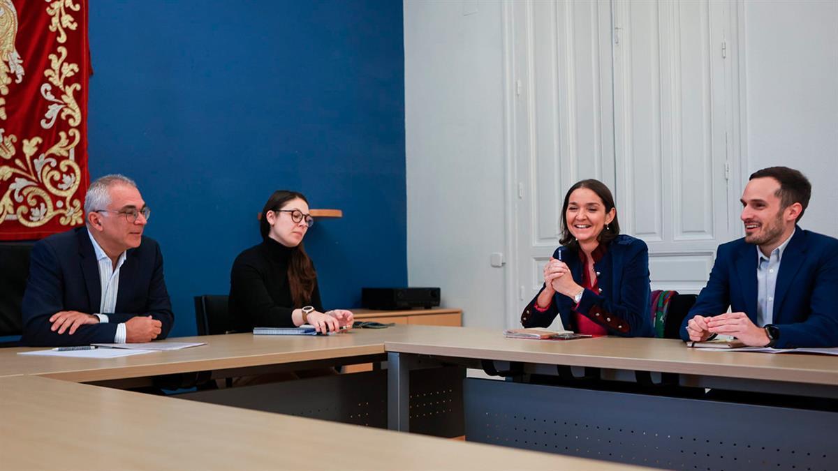 La portavoz socialista incide en que hacen falta 3 Centros de Salud, una escuela infantil y un centro de mayores