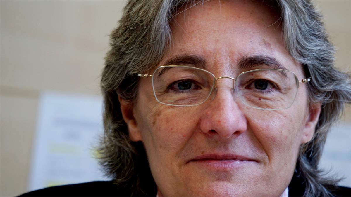 La edil ha alertando a Almeida que tendrá que hacer dos llamadas: una a sus antiguos compañeros y otra a ella 