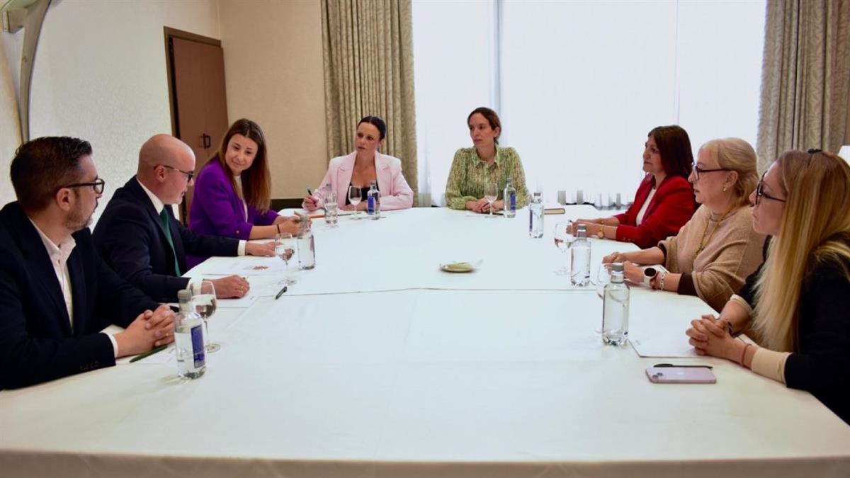 El delegado del Gobierno visita el proyecto Nuevo Hogar Betania junto al portavoz del PSOE, Diego Ortiz