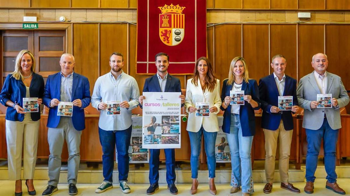 El alcalde presenta más de 1.000 cursos y talleres 