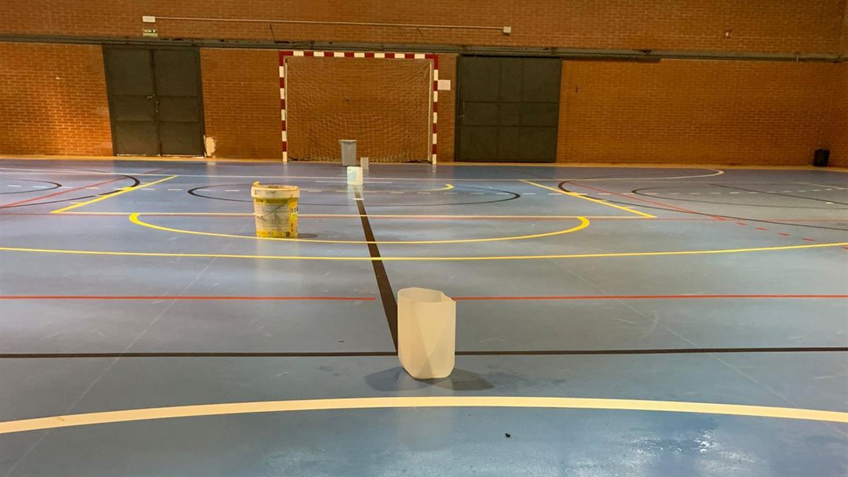 El PP denuncia que se arreglen los suelos sin reparar antes las goteras