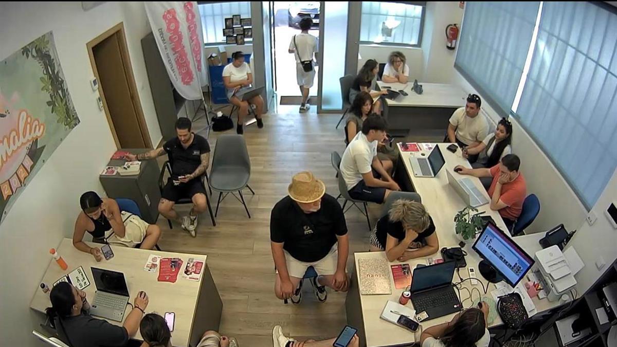 Vecinos por Humanes de Madrid organiza una jornada de atención ciudadana para facilitar la inscripción en una promoción de vivienda asequible ubicada en el municipio