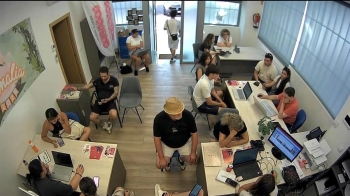 Vecinos por Humanes de Madrid organiza una jornada de atención ciudadana para facilitar la inscripción en una promoción de vivienda asequible ubicada en el municipio