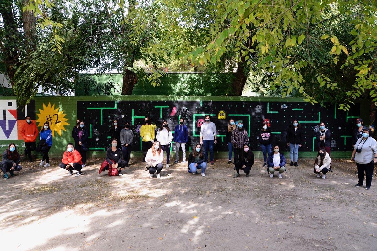 Los integrantes del Curso de Monitores de Ocio y Tiempo Libre finalizaron el mural situado en la parte posterior de la JUVE