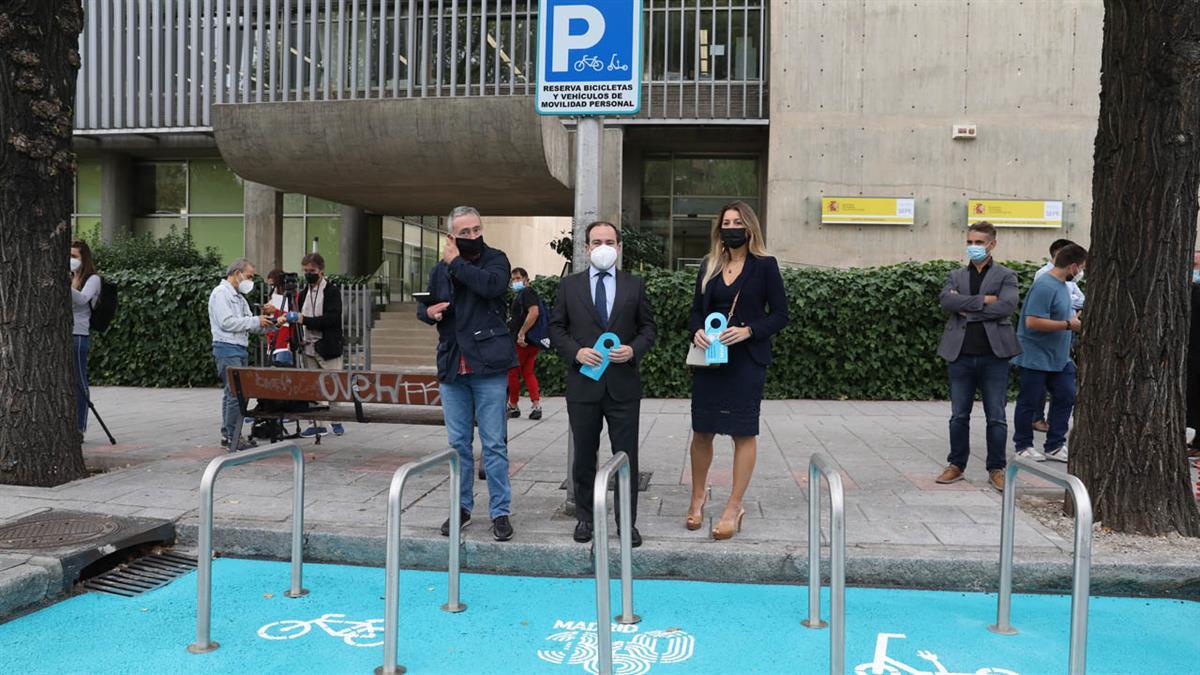 Madrid instala más anclajes especiales en los que deberán estacionar estas alternativas de transporte