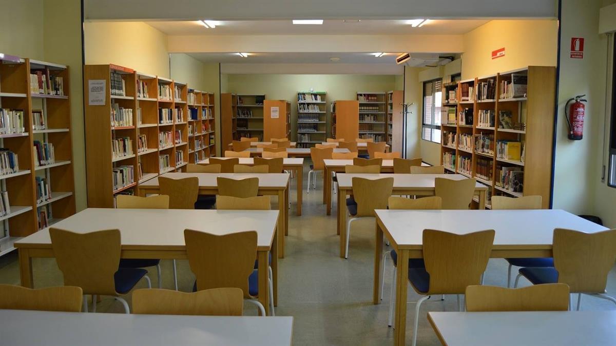 La Concejalía de Cultura invierte 12.000 euros en la adquisición de obras para todos los públicos y anuncia nuevas ampliaciones