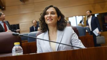 La presidenta de la región defiende el decoro en los espacios públicos