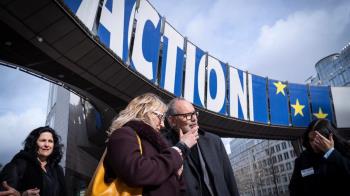 La formación política acude a la ciudad europea con una estrategia para captar fondos europeos