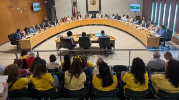 La formación critica el rechazo del Gobierno municipal a una moción que planteaba mejoras para las educadoras y la remunicipalización de los centros