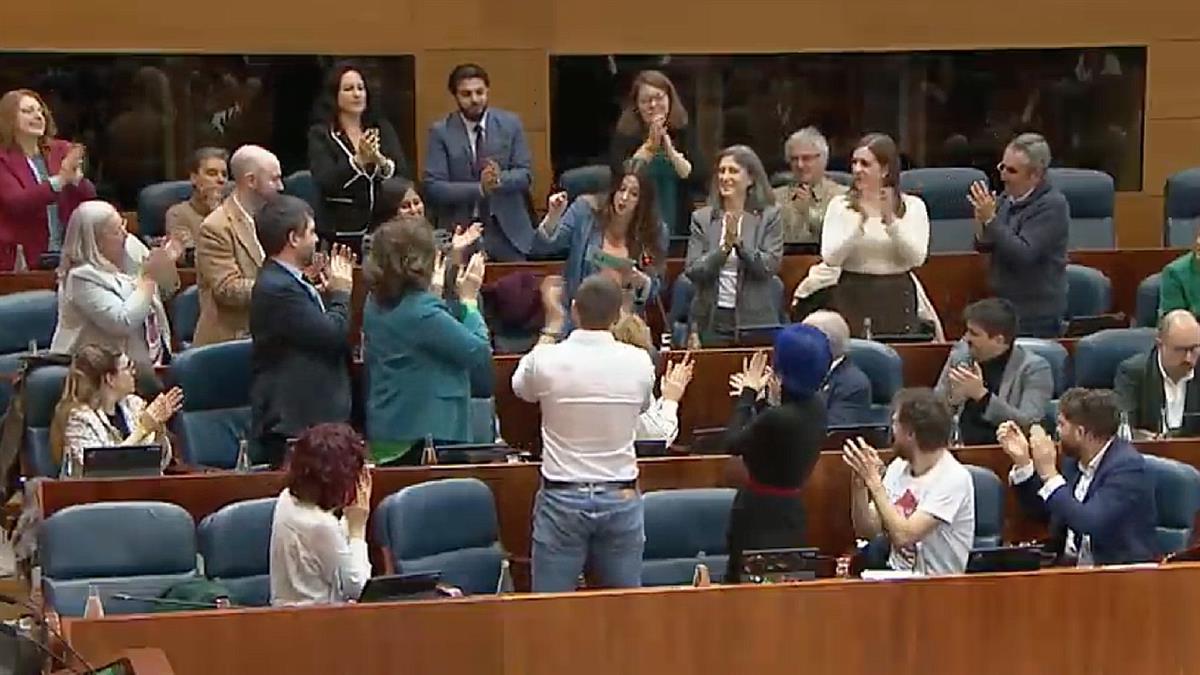 El grupo denuncia la decisión "arbitraria" del presidente del parlamento regional, ahora no se podrá hablar de ninguno de los miembros de la mesa 