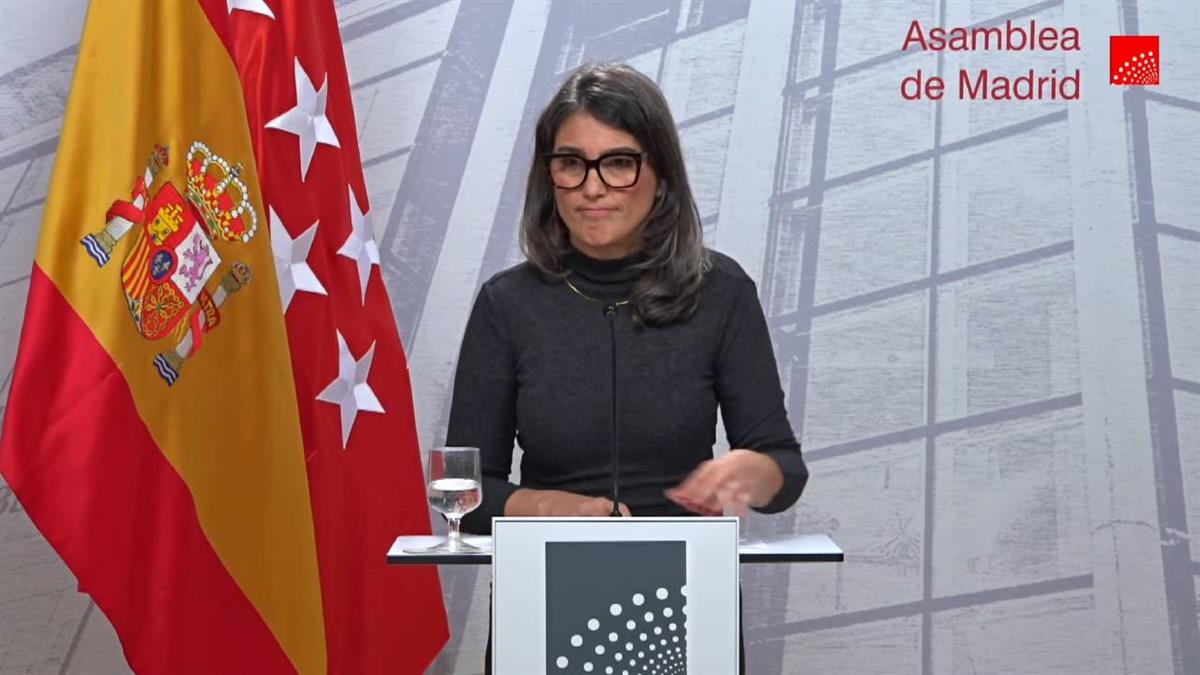 La formación exige el cese de la vicepresidenta de la Asamblea por "intentar silenciar" la denuncia al alcalde de Móstoles