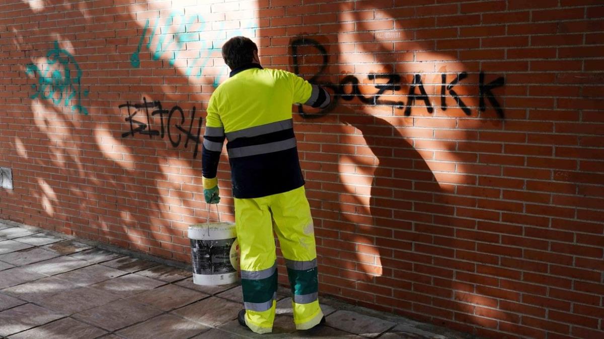 Desde Más Madrid e Izquierda Independiente exigen al ejecutivo local "actuar contra estos mensajes de odio"