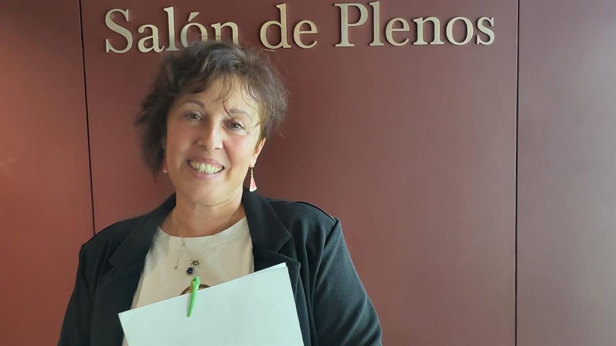 La concejala Beatriz del Pozo ha exigido medidas para mejorar la movilidad, la vivienda, la limpieza y la participación de los mayores