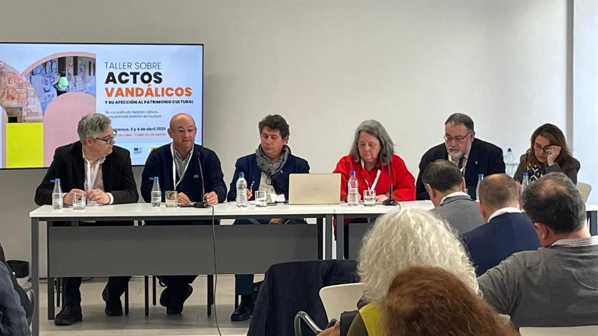 Ha participado en la mesa redonda “La repercusión de los actos vandálicos en el patrimonio histórico: reflexión sobre la pérdida de sus valores”