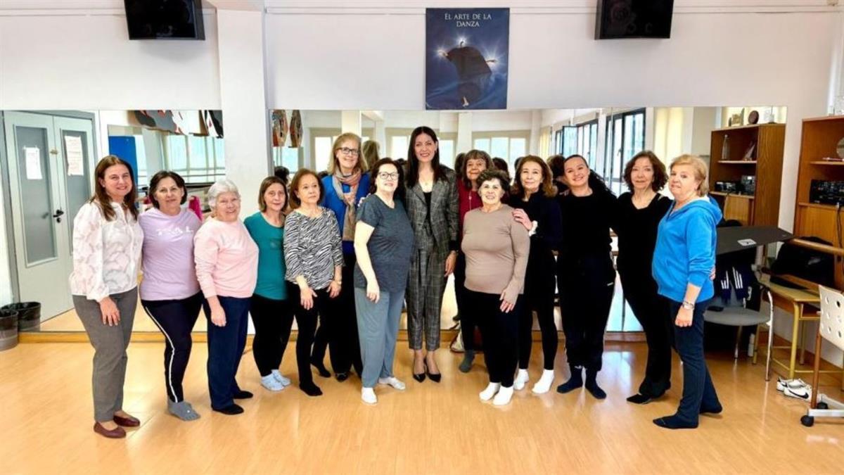 Mejora la movilidad, coordinación, expresión artística y equilibrio de los participantes