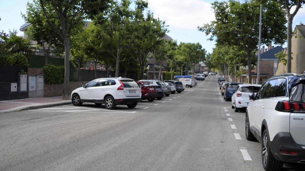 La calle Blas Cabrera cuenta ahora con 27 nuevas plazas de aparcamiento 