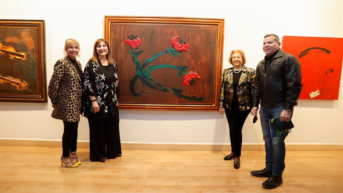 En esta exposición la artista repasa su trayectoria