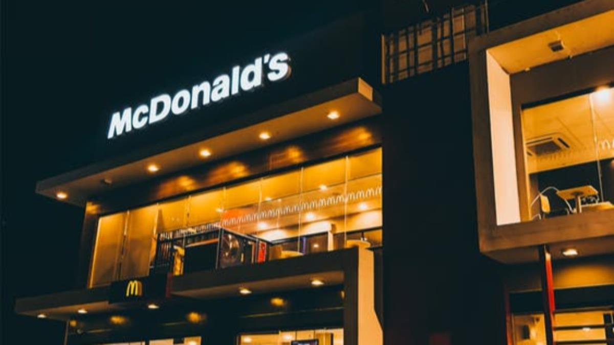 El nuevo Centro Comercial Plaza Coslada esta comenzado a abrir poco a poco algunos de sus comercios, por ello, la franquicia de comida rápida esta ofertado 20 puestos de trabajo