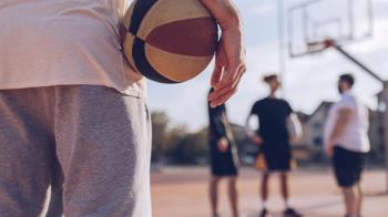 "Las pistas deportivas de los barrios en nuestra ciudad permiten fomentar la práctica deportiva saludable"