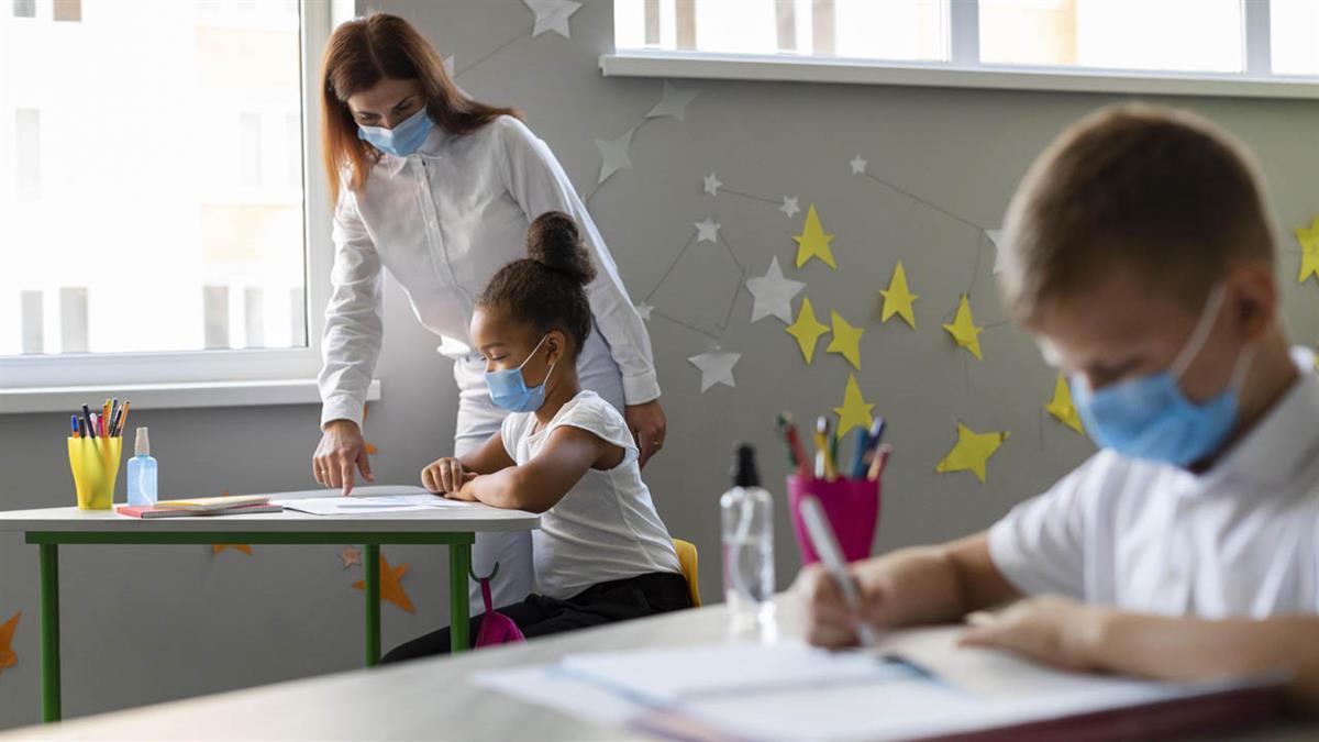 Si hay cuatro positivos o menos del 20% del aula se considerarán esporádicos 