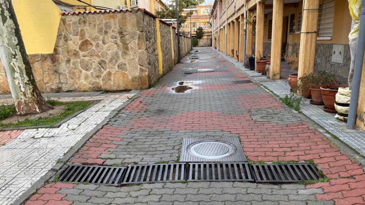 También se han arreglado deficiencias para mejorar el drenaje de las calles