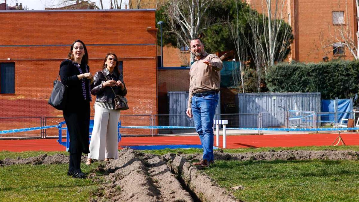 Han comenzado las obras para la instalación de un nuevo sistema de riego y el sembrado de césped 