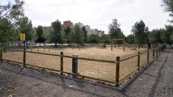 Para acondicionar caminos, parterres, zonas ajardinadas y áreas estanciales de las zonas verdes
