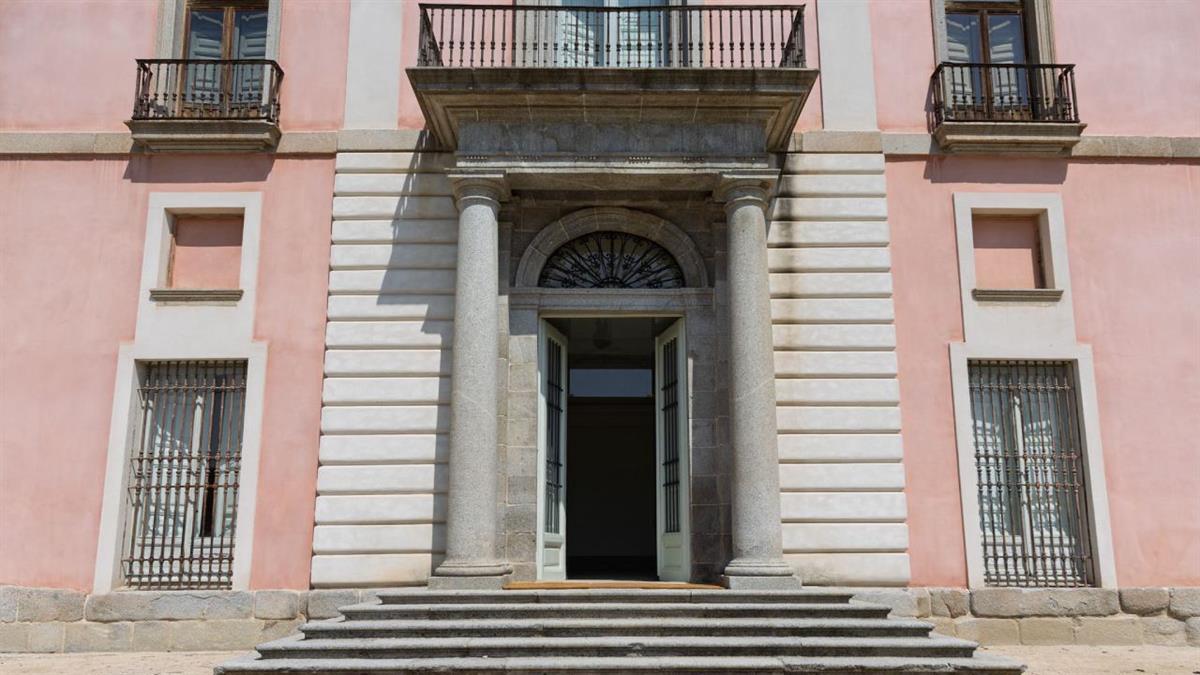 Se instalarán dos plataformas elevadoras ocultables y un ascensor eléctrico interior