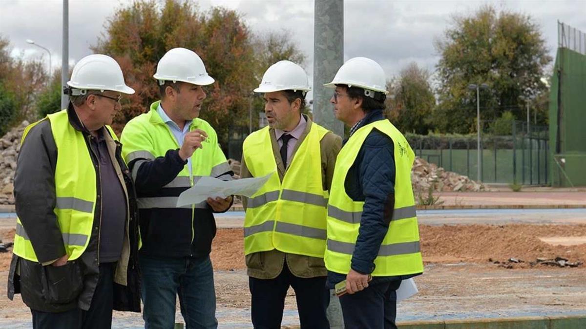 Se ha comenzado la rehabilitación de las diez pistas destinadas a deportes de raqueta