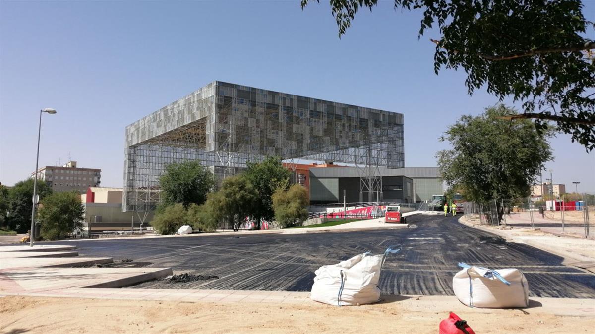 Continúan las obras de urbanización del aparcamiento donde se ganarán 30 plazas