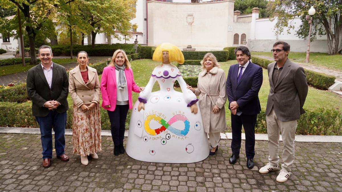 Gloria Estefan, Los del Río y Paula Echevarría reinterpretan la popular figura velazqueña