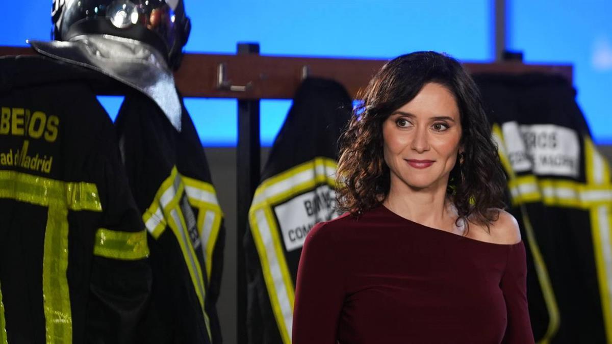 La presidenta asegura que la Comunidad de Madrid "conecta las tradiciones con las tendencias, sin sectarismo"